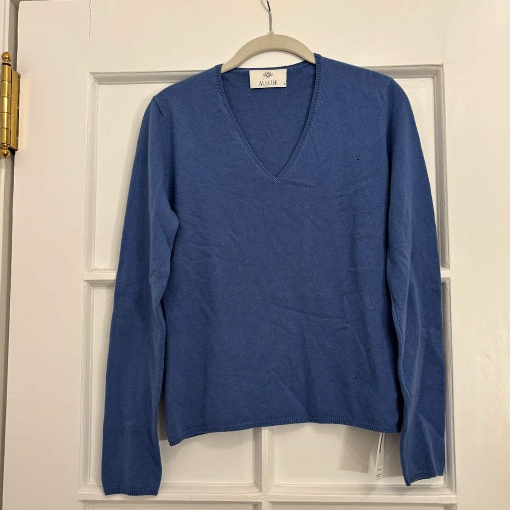 Allude 100% Cashmere V Neck Sweater